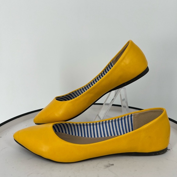 OLLIO LEMON BALLET FLATS SLIP ON VEGAN LEATHER BUTTER SOFT W/PADDED INSOLES - Picture 1 of 7